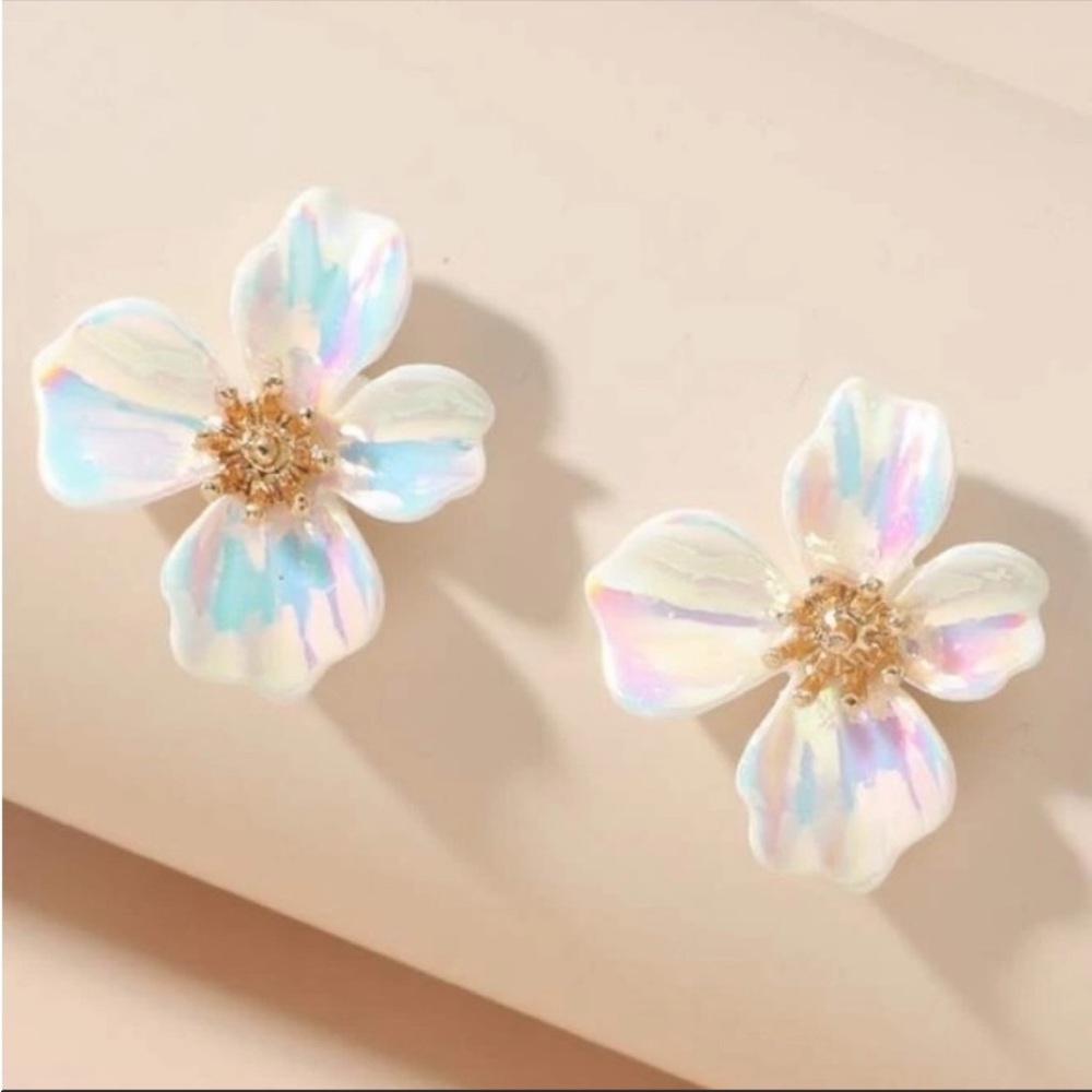 Last pair! 🆕 Anthro acrylic floral iridescent studs